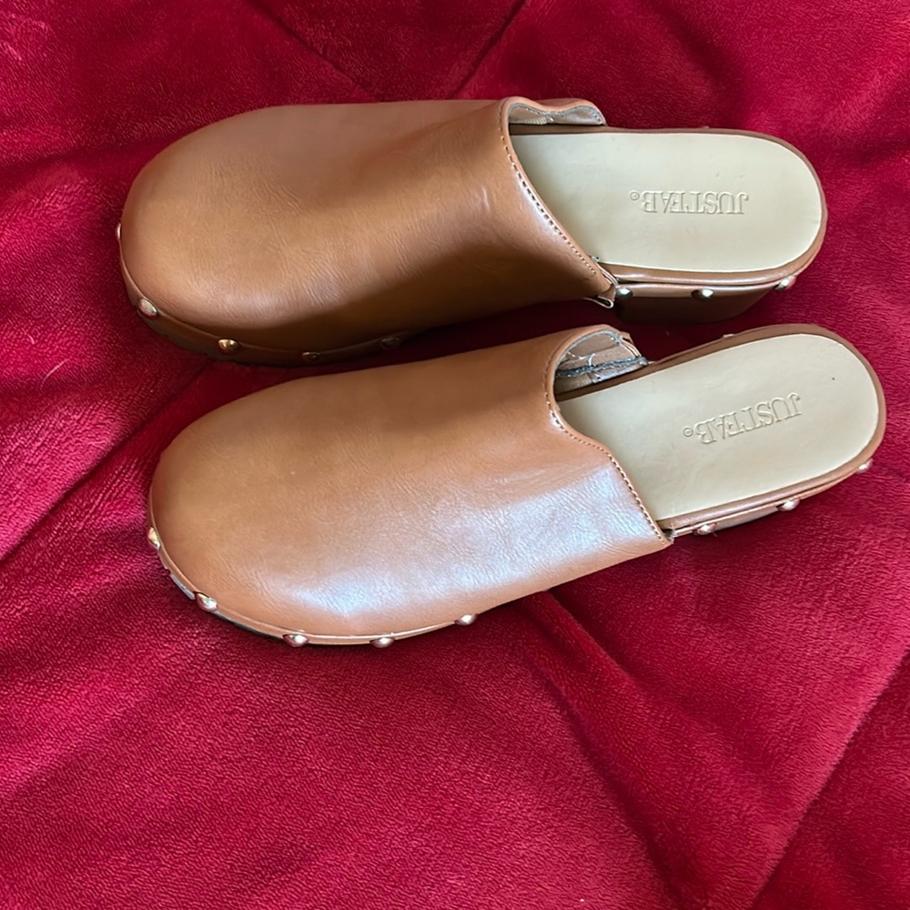 Beige clogs size 8 brand new never been worn from JustFab